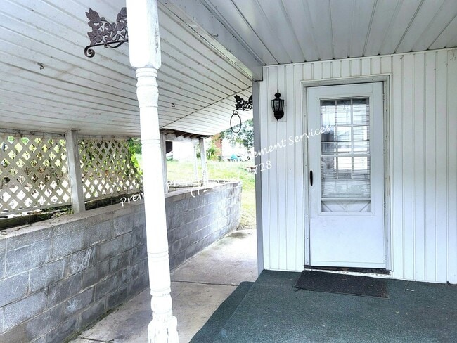 Building Photo - 1205 Crescent Ave