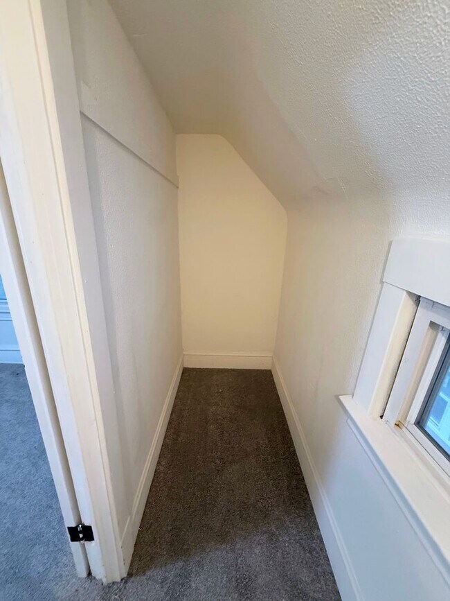 Building Photo - Newly renovated 3-bedroom, 1.5-bath home in Cleveland