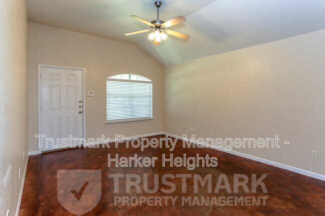 Building Photo - 5022-502205 205 Loop