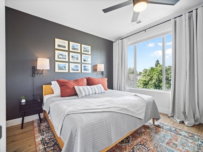 Building Photo - Beautiful Townhouse In Spokanes Kendall ya...
