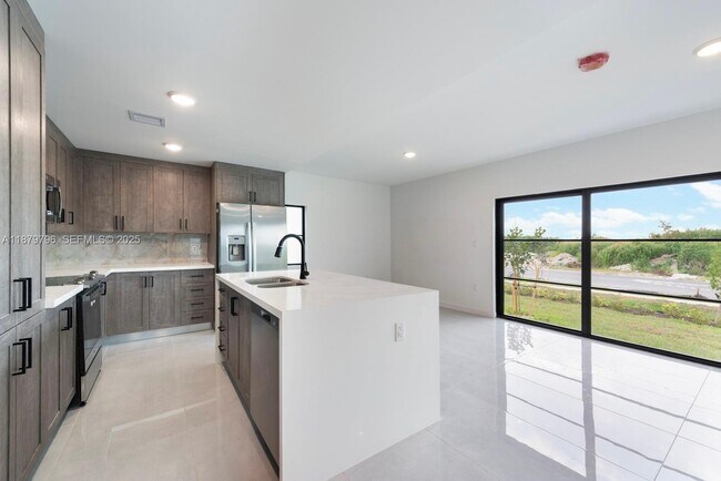 Building Photo - 1344 NW 2nd Ter