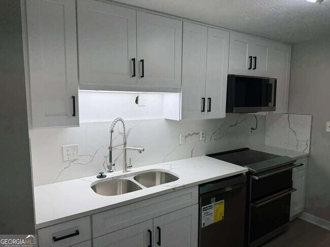 Building Photo - 418 Engle Dr