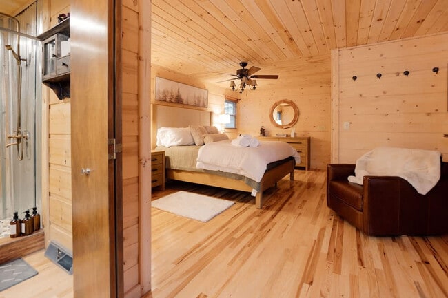 Building Photo - 521 Baywood Dr