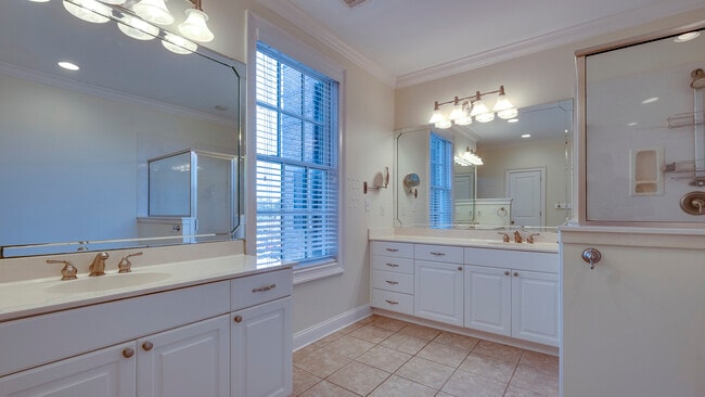 Building Photo - 407 E Hull St