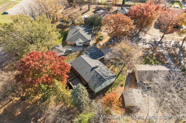 Building Photo - 945-947 Lancashire Ct SE