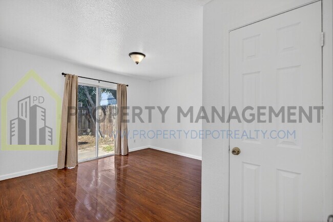 Building Photo - 8991 Fox Creek Dr