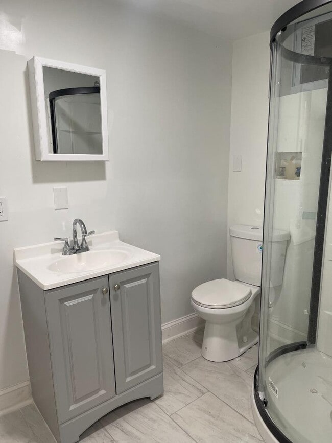 Building Photo - 416 Topeka Ave