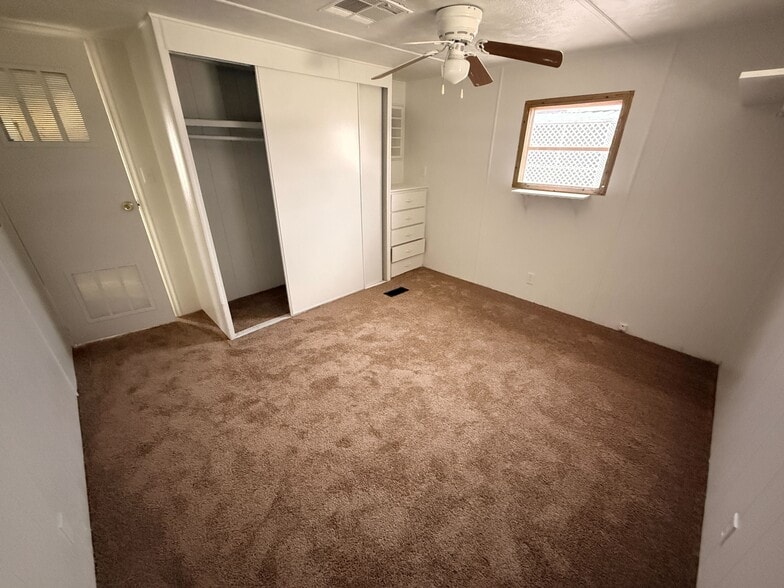 Building Photo - 3601 E Wyoming Ave