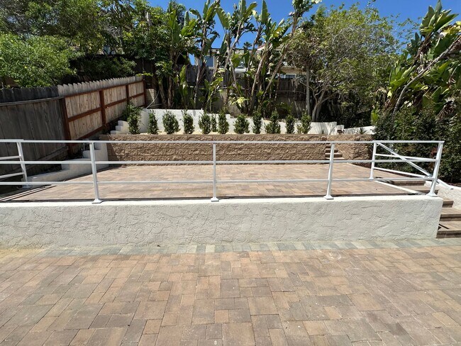 Building Photo - 2318 Geranium St