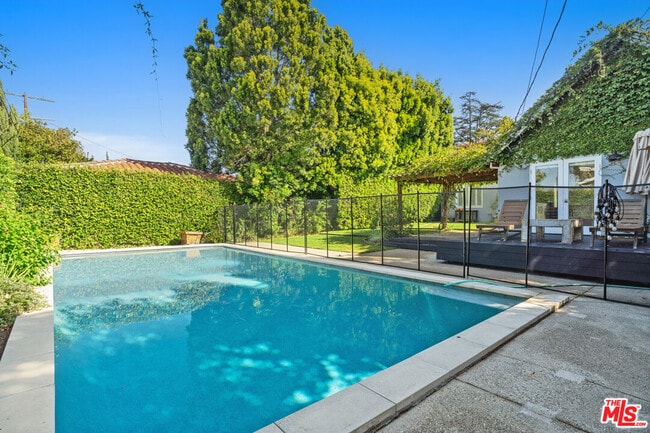 Building Photo - 949 S Muirfield Rd