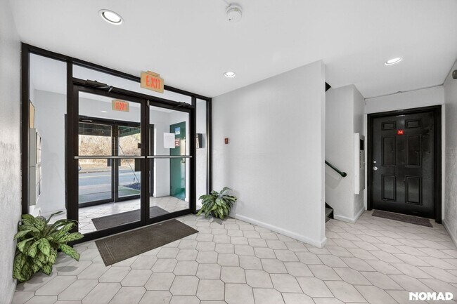 Building Photo - 1 Bedroom Condo in Hackensack