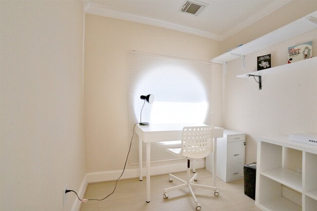 Building Photo - 2410 Dorrington St