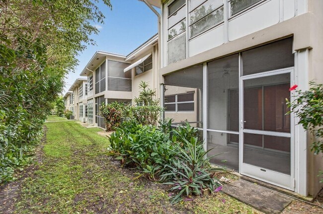 Building Photo - 2115 NE 42nd Ct