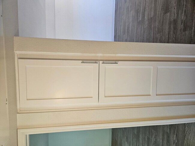 Building Photo - 1241 E Cinnabar Ave