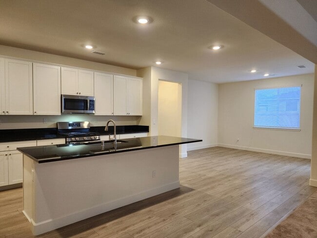 Building Photo - New 4 bedroom  home in Heybourne Meadows area of Minden.