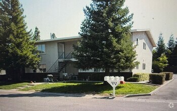 Building Photo - Spacious 2 bedroom, 2 bath 4 plex in Grani...