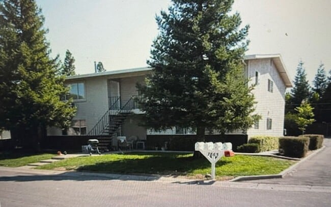 Primary Photo - Spacious 2 bedroom, 2 bath 4 plex in Grani...