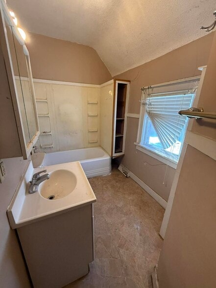 Building Photo - 116 Allen St