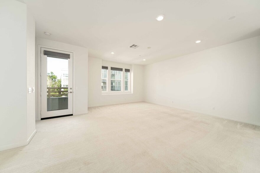 Building Photo - 134 Acamar