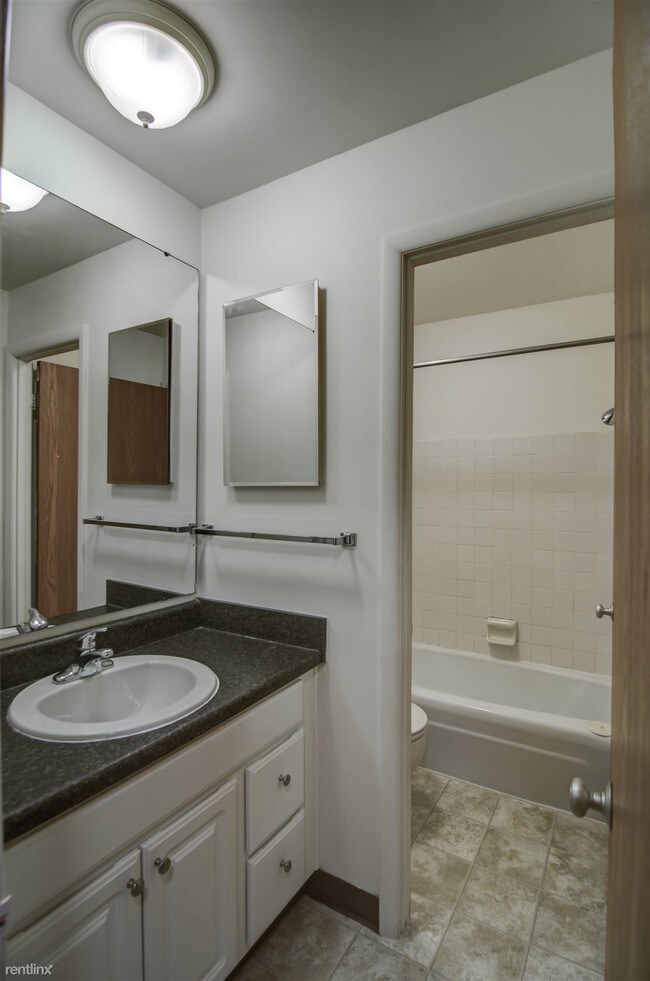 Building Photo - 223 Delta St