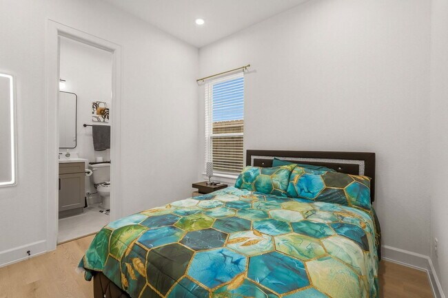 Building Photo - 6528 Weston St