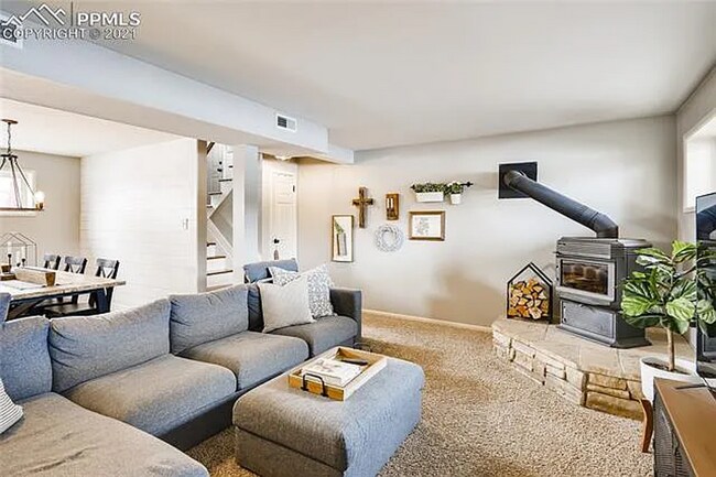 Building Photo - Charming Colorado Springs Home – Spacious ...
