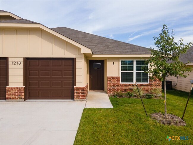 Building Photo - 1218 LEXINGTON Dr