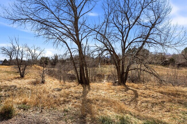 Building Photo - $1,495.95, 2-bed, 2-bath condo located in Colorado Springs with in-unit laundry