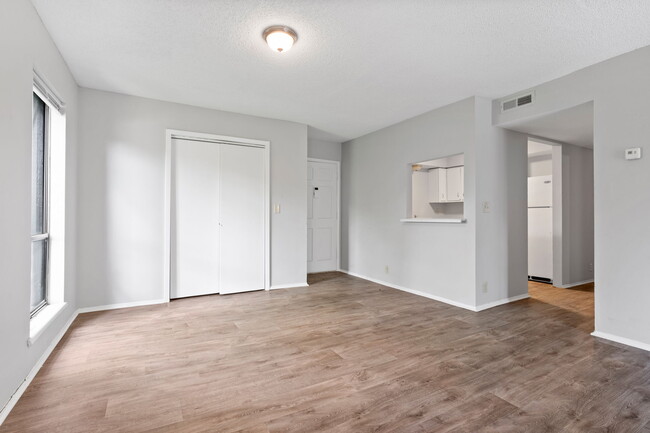 Building Photo - Woodland Apartments