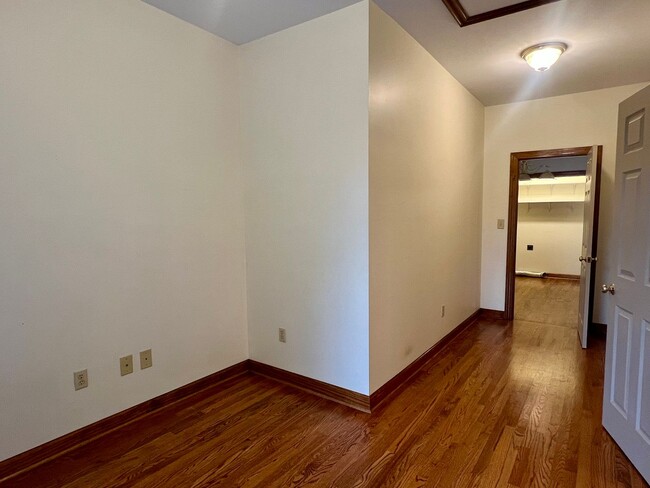 Building Photo - Private 3 bed 2bath house in Johnson City