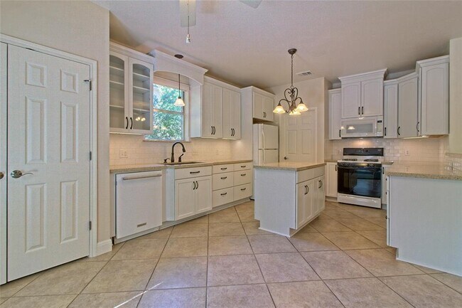 Building Photo - 301 Derby Ln