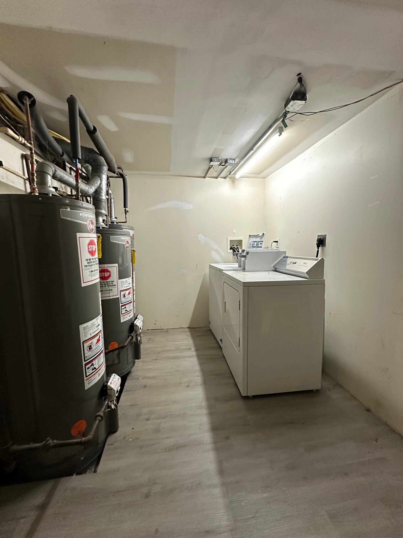 Building Photo - 93 Hillside St