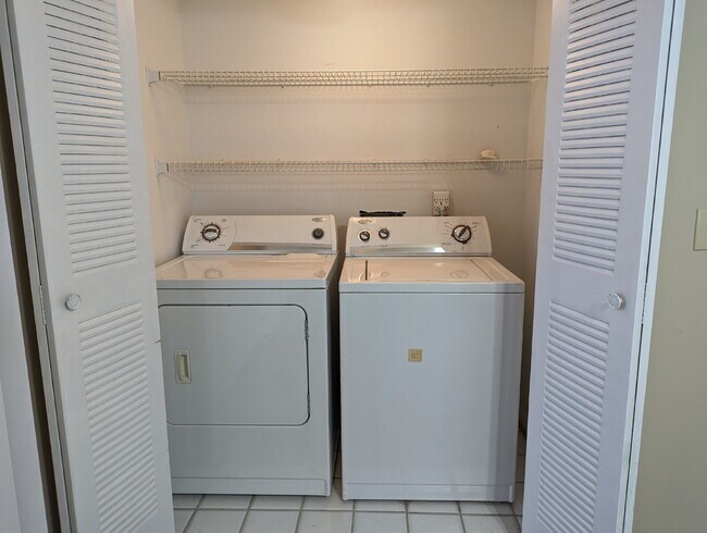 Building Photo - Charming 1-Bedroom Condo Retreat in Melbou...
