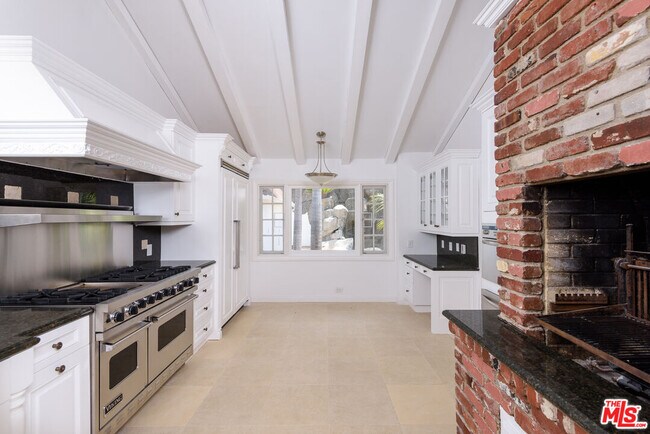 Building Photo - 2628 Mandeville Canyon Rd