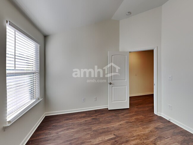 Building Photo - 421 Lossie Ln