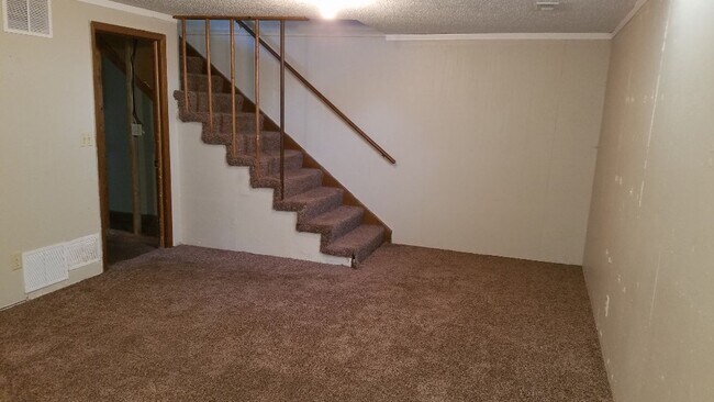 Building Photo - 8510 W Maple St