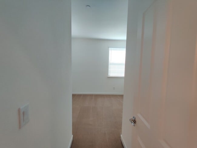 Building Photo - Beautiful 3 bedroom, 2.5 bathroom in Roseville!