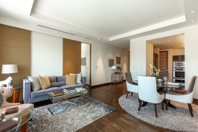 Building Photo - BEAUTIFUL WALDORF ASTORIA UNIT ON THE 34TH FLOOR!