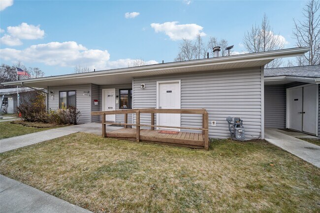 Building Photo - 131 Shady Ln