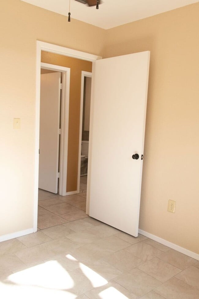 Building Photo - Newly Remodeled 3/2/1 on Wooded Lot