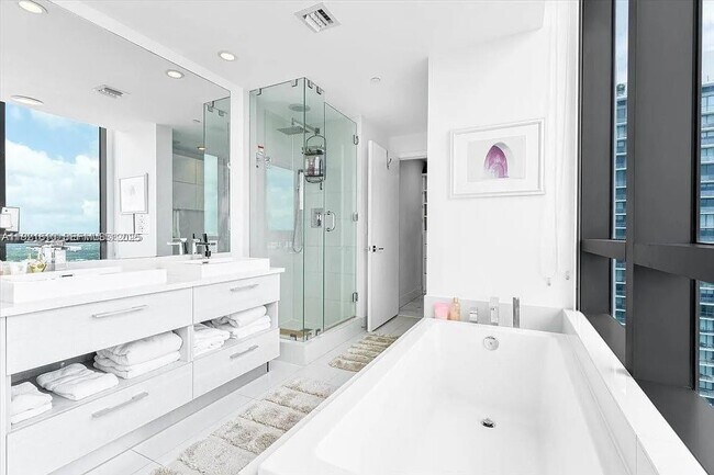 Building Photo - 650 NE 32nd St