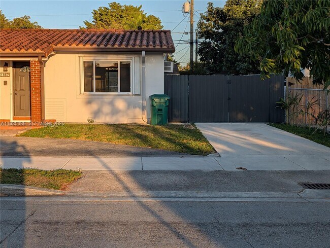 Building Photo - 1037 SW 76th Ave