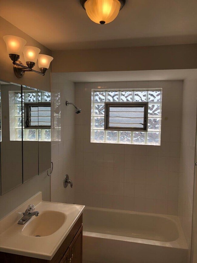 Building Photo - 8549 Grand Ave