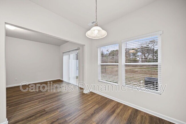 Building Photo - 916 S Battleground Ave