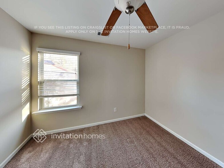 Building Photo - 3479 Village Park Ln SW