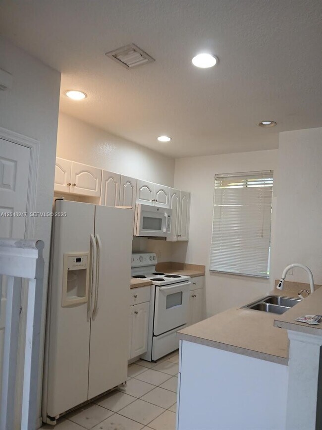 Building Photo - 6059 SW 19th Ct