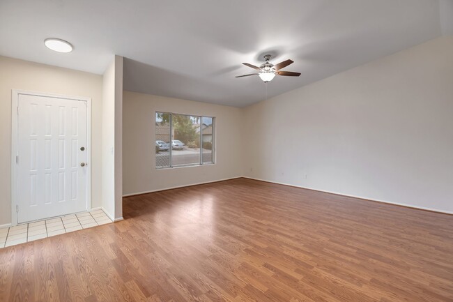 Building Photo - Lovely  South Scottsdale Charmer!