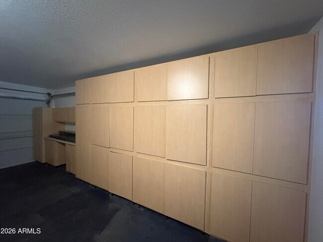 Building Photo - 2370 S Apache Dr