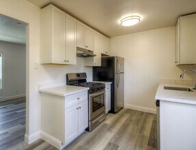 Building Photo - 303 Farmers Ln