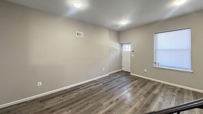 Building Photo - Charming 3BR/1.5BA Updated Home in Philadelphia